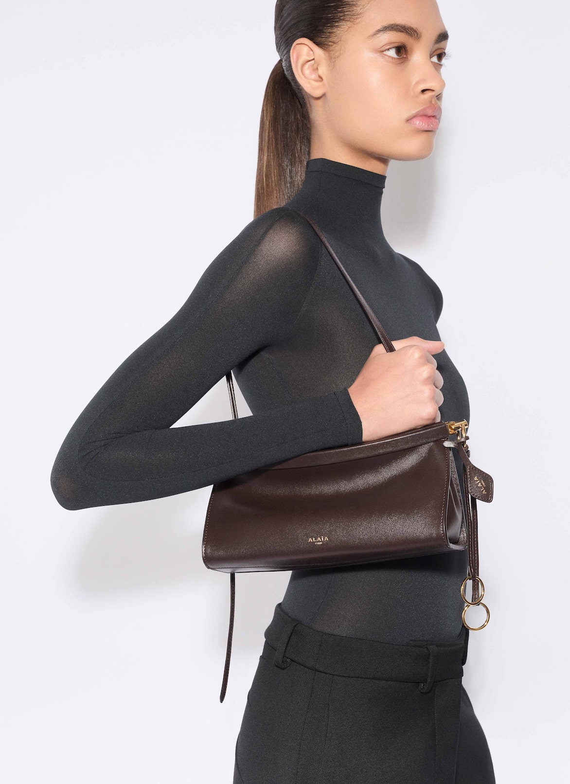 LE CLICK EAST WEST SMALL BAG IN LEATHER  ALAÏA DARK BROWN LE CLICK EAST WEST SMALL BAG IN LEATHER